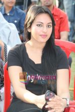 Sonakshi Sinha pay tribute to 2611 VICTIMS in Mumbai on 25th Nov 2010 (14).JPG